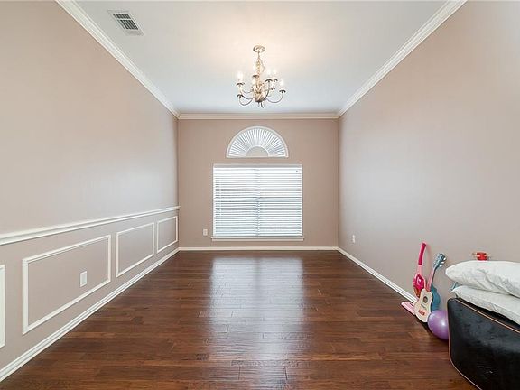 4th image of 1328 Island Dr