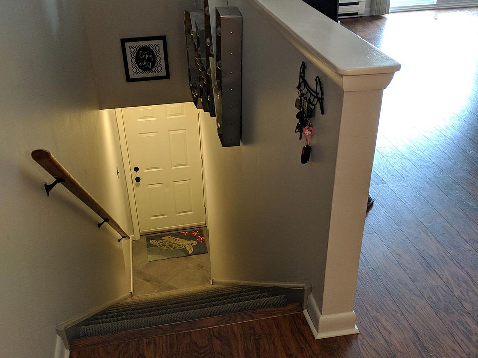 Private Entrance Leading to Top Floor Apartment