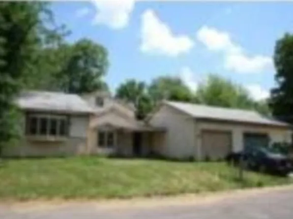 2019 Sunset Dr, Oak Grove, MO 64075