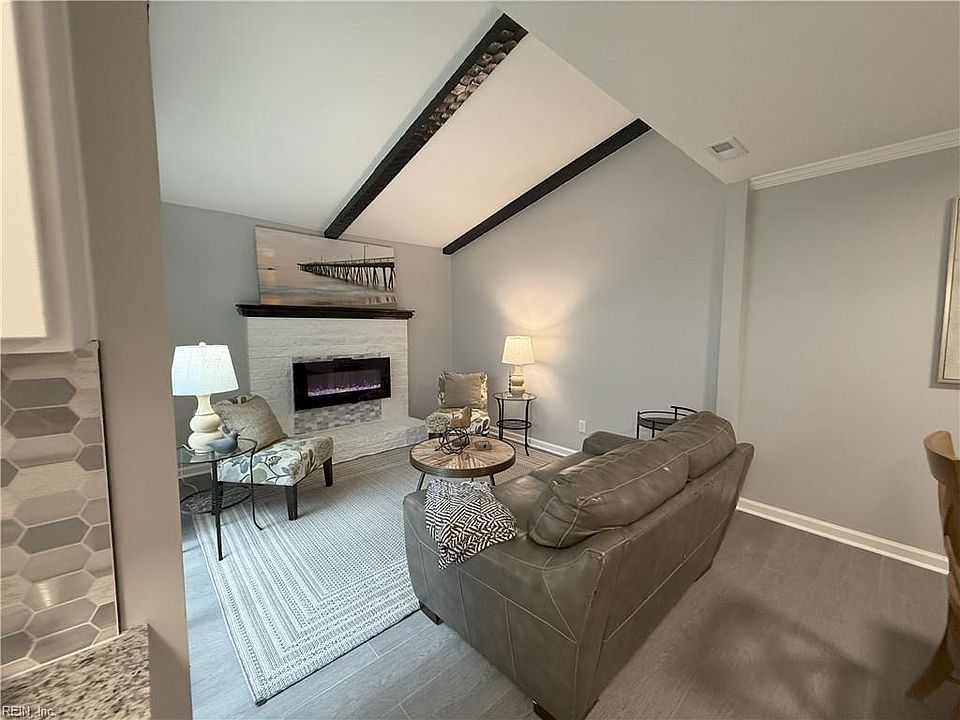 1st image of 141 Tower Dr