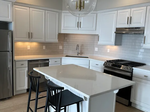 725 Harbor Watch Dr, Petoskey, MI