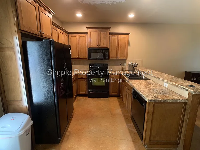 2884 Muzzy St — Photo 6