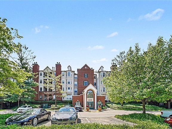 2nd image of 220 Fox Hollow Dr