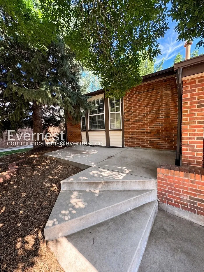 3 bed, 2.5 bath, 2232 sqft, $2,975 — Photo 2
