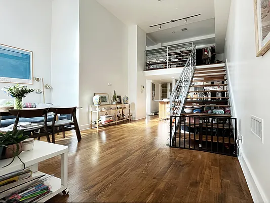 Rented by EXR | media 3