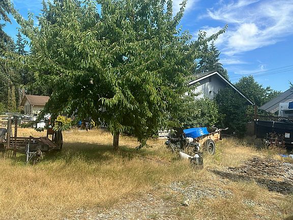 2nd image of 1620 159th Street Ct E