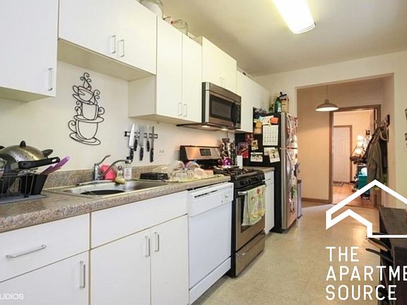 2nd image of 1532 W Diversey Pkwy #2