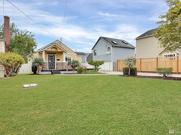 Conveniently located within walking distance to local shops & restaurants!