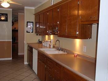4th image of 8 Marion Ct