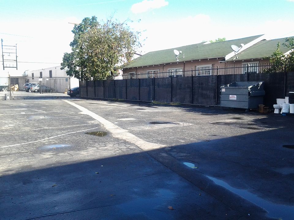 2nd image of 1423 E 58th St