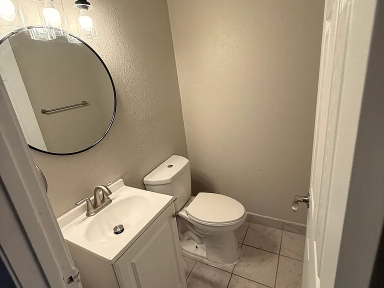 Paseo Apartments — Photo 6