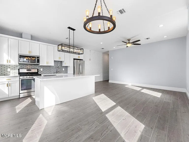 160 Monmouth St #2 — Photo 10