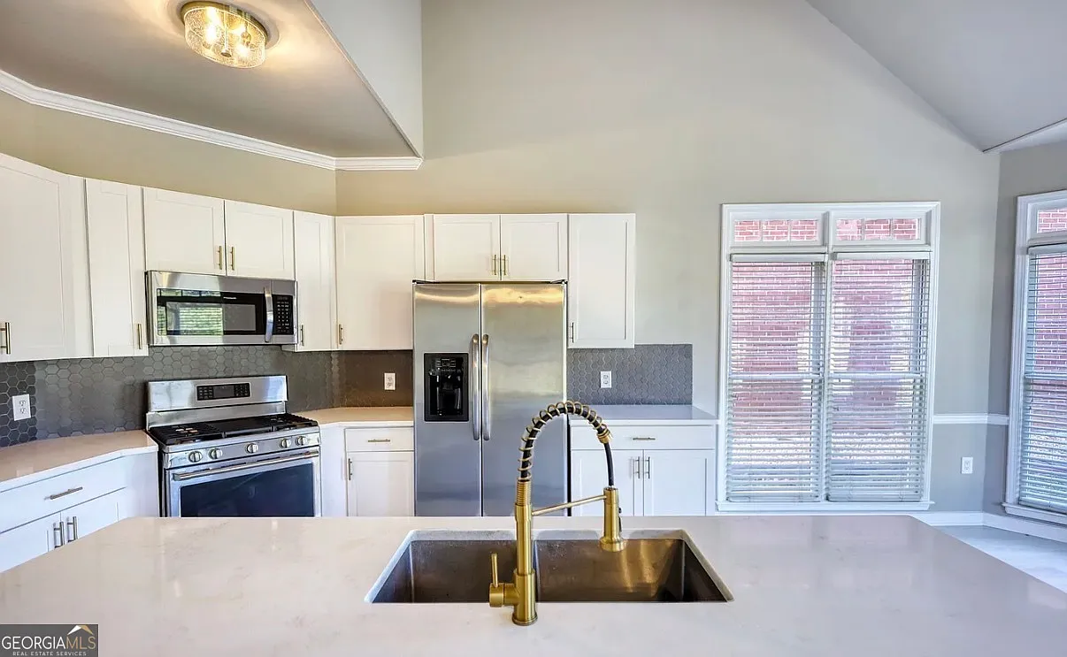 4 bed, 2.5 bath, $2,750 — Photo 4
