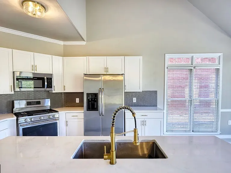 2111 Highland Club Dr SE — Photo 4