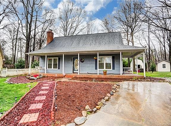 3rd image of 6738 Raeburn Ln