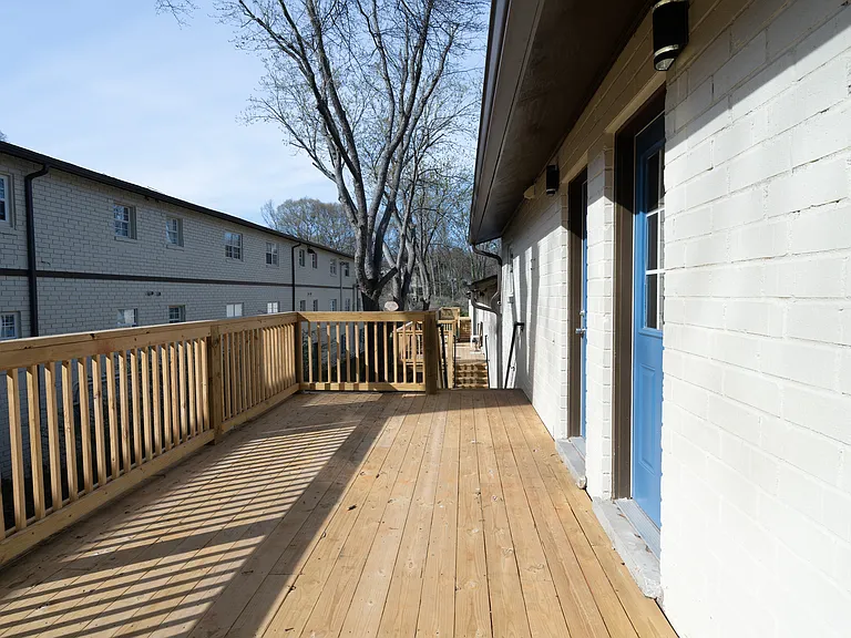 Eastside Crossing Apartments — Photo 47
