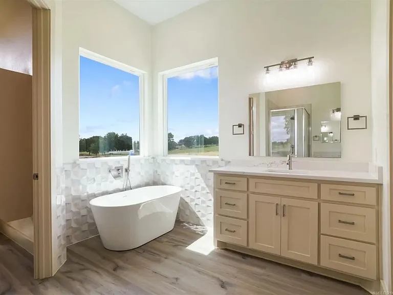 211 Vaughn Ln — Photo 20
