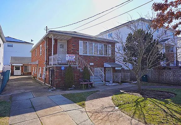 3rd image of 7018 Avenue W