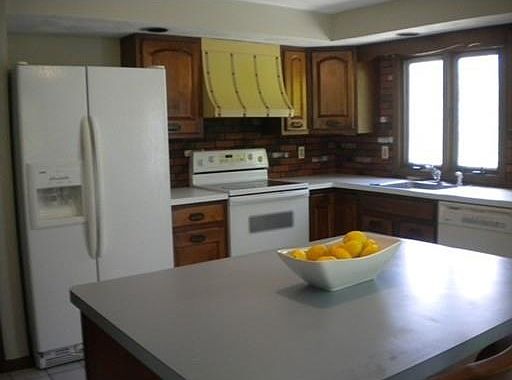 3rd image of 170 Norton Ave
