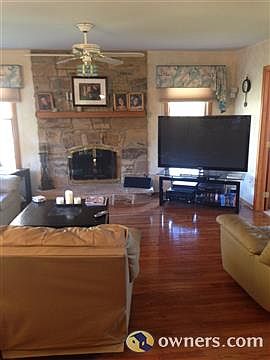 Family Room w/Gas Starter Fireplace