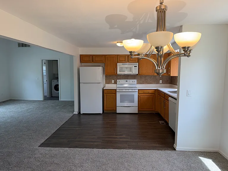 7644 S Holland Way — Photo 3