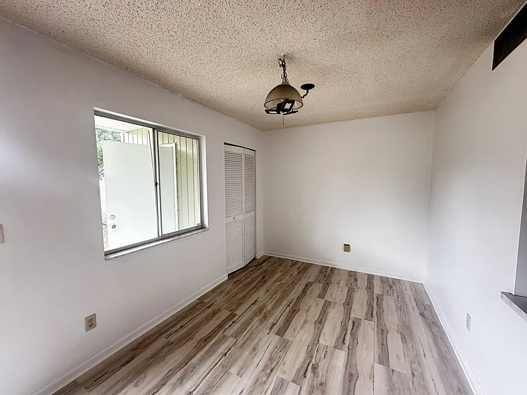 593 Fairways Cir #A — Photo 4