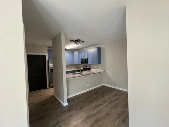 5 S Virginia Rd #3, Crystal Lake, IL 60014