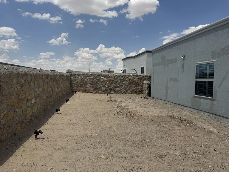 251 Wardour Castle Pl — Photo 32