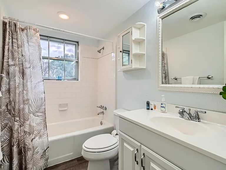 108 W Lilly Ln — Photo 15