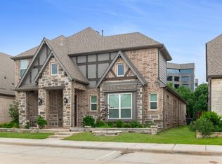 12569 Royal Oaks Ln, Farmers Branch, TX 75234