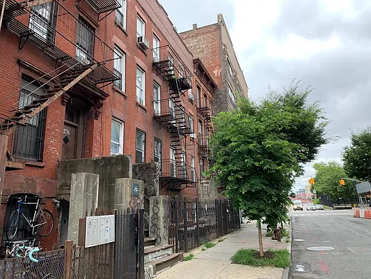 Rented by Premier Metro Realty Corp | media 29