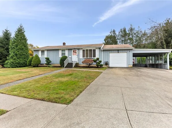 25 Mockingbird Dr, Cranston, RI 02920