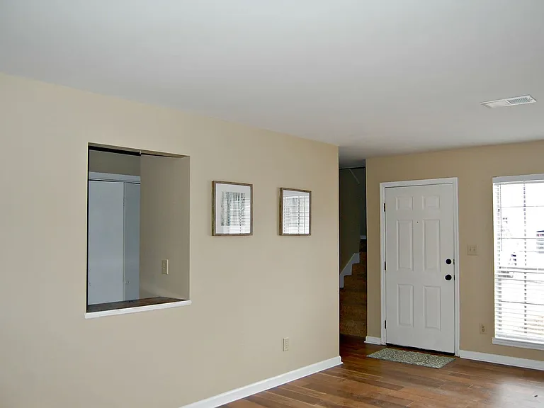 104 Hillsboro Ln — Photo 5