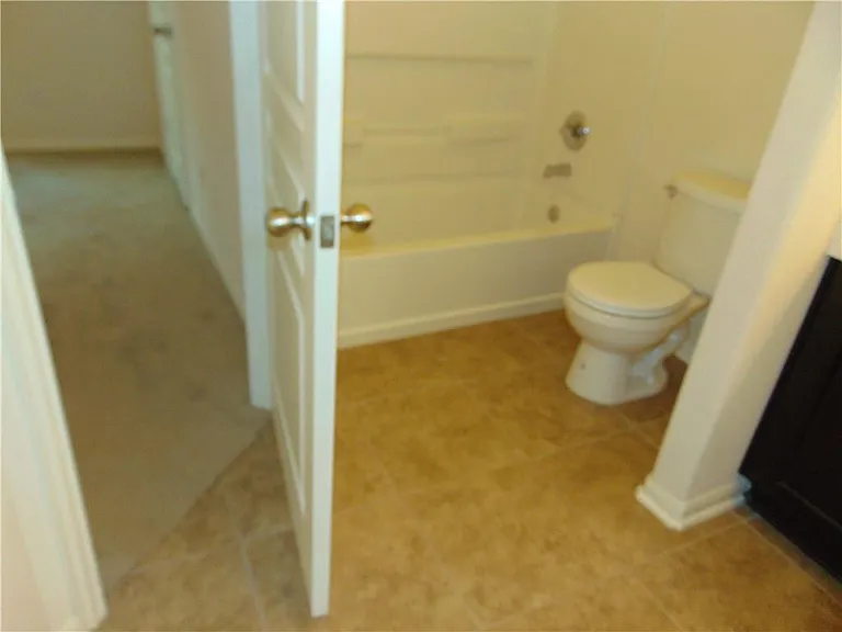 124 Hollis Ln — Photo 10