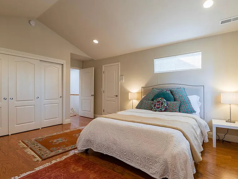560 Barron Ave — Photo 16