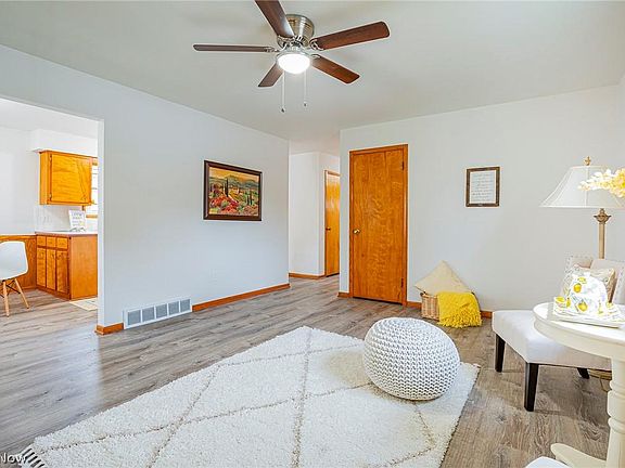 4th image of 244 Evergreen St