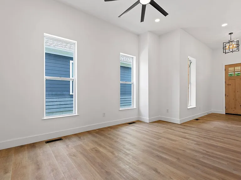 1704 Bailey Ave — Photo 4