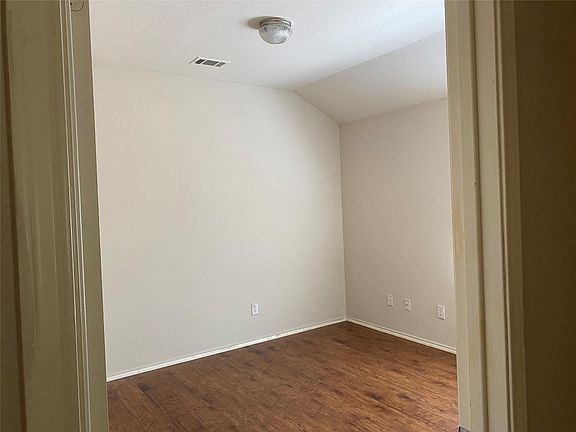 4th image of 4017 Shady Meadow Ln