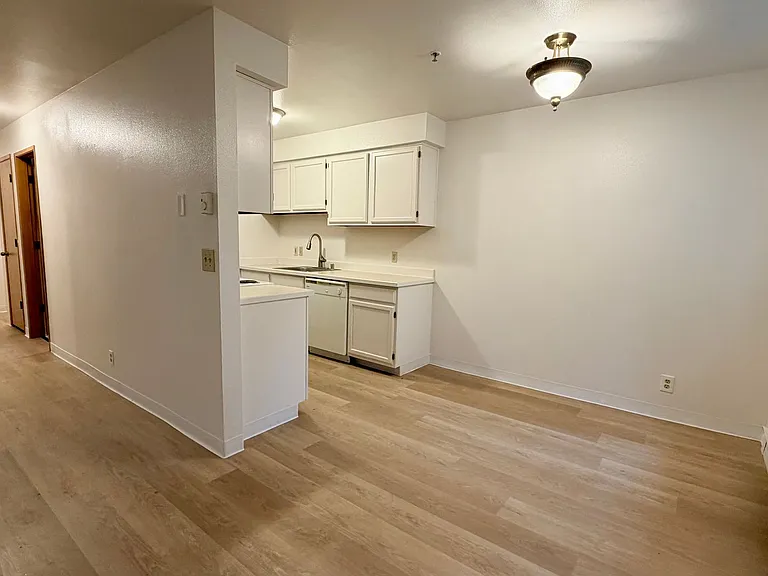 Brighton North Apartments — Photo 13