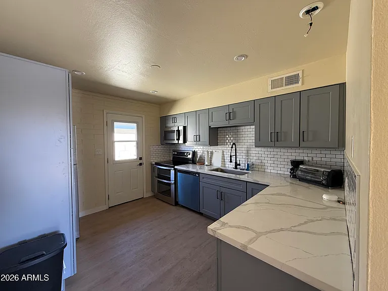 1312 W 5th St — Photo 13