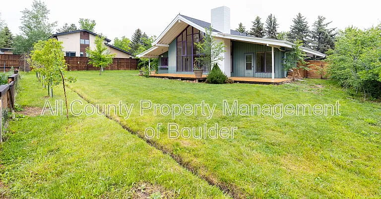 2220 Norwood Ave — Photo 1