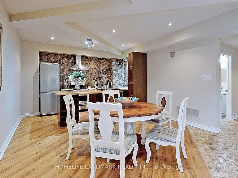 88 Caines Ave — Photo 4