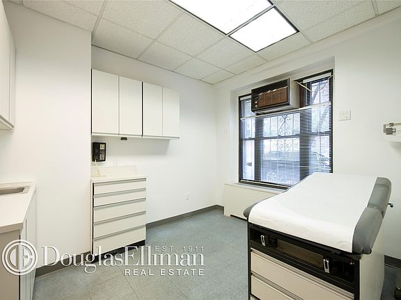 4th image of 1049 Park Ave #1B