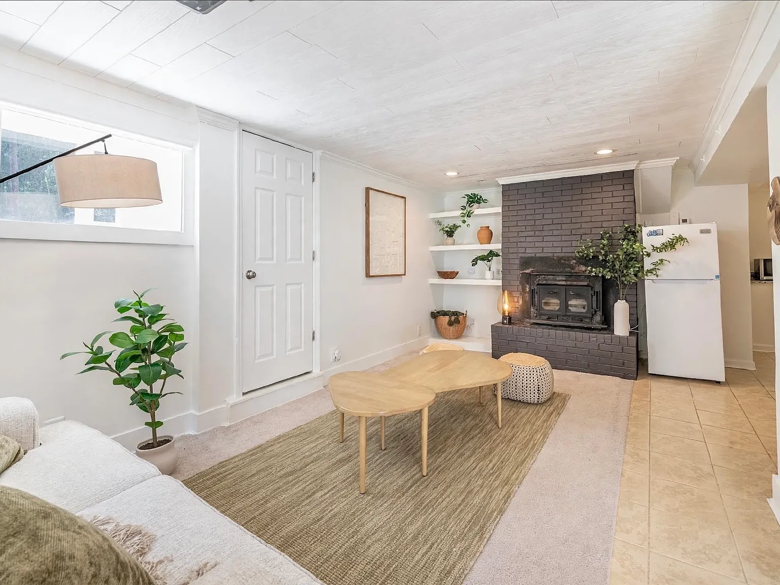 Studio, 610 sqft, $1,950 — Photo 3