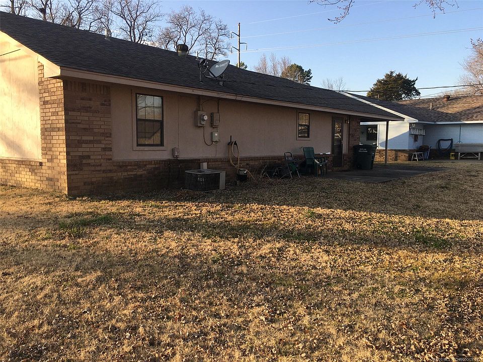 2nd image of 604 N Pine St
