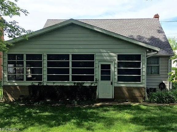 4th image of 1738 Schiller Ave