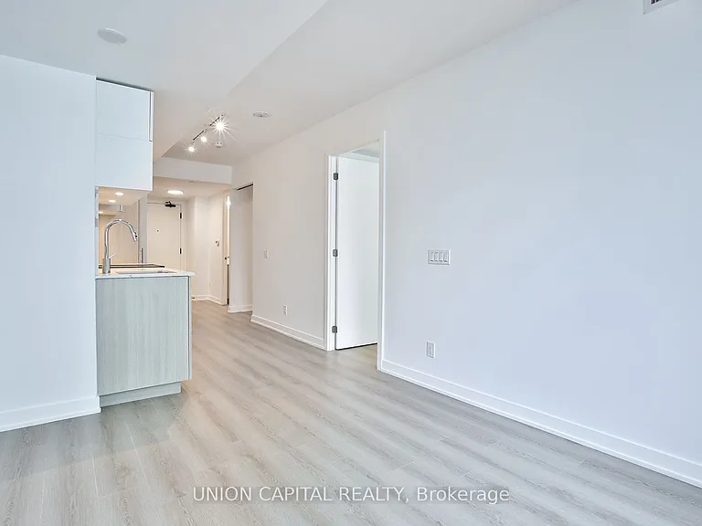 100 Queen St E #2312 — Photo 14
