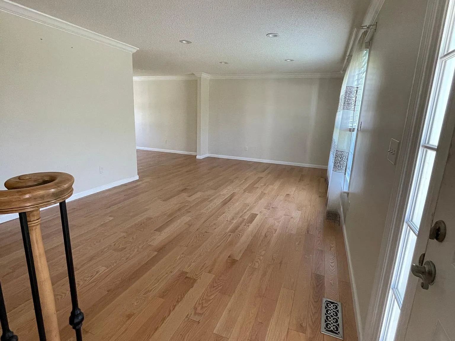 4 bed, 2.5 bath, 2296 sqft, $3,100 — Photo 3