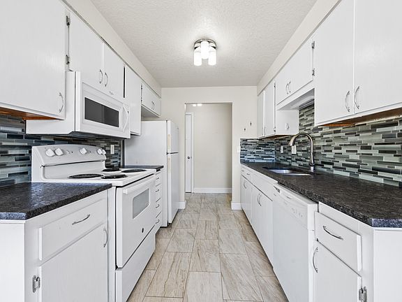 5th image of 921 SE Algonquian Ct