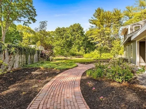 142 Ward St, Hingham, MA 02043